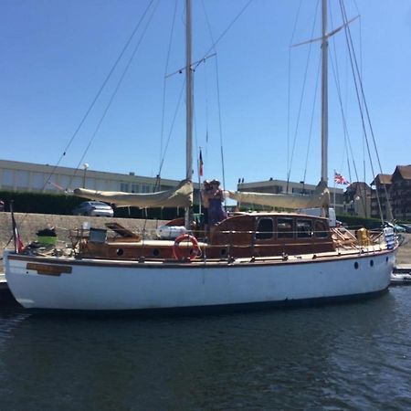 Port Deauville Yacht vintage Exterior foto