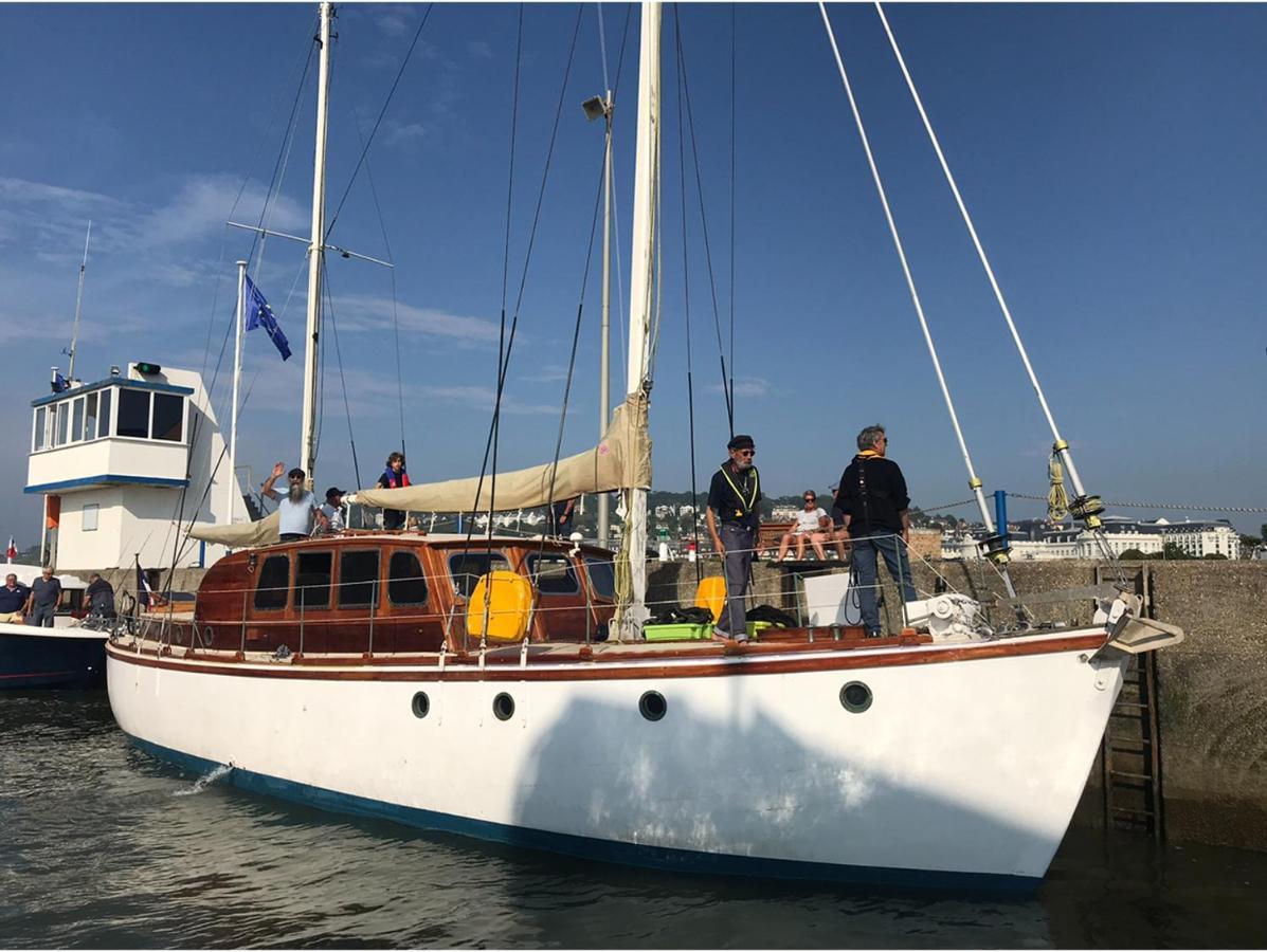 Port Deauville Yacht vintage Exterior foto