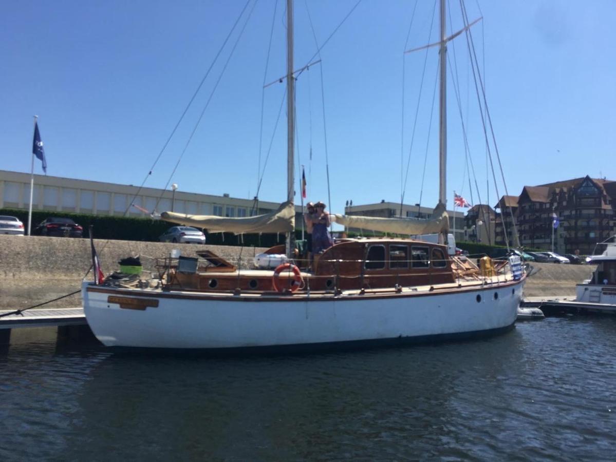 Port Deauville Yacht vintage Exterior foto